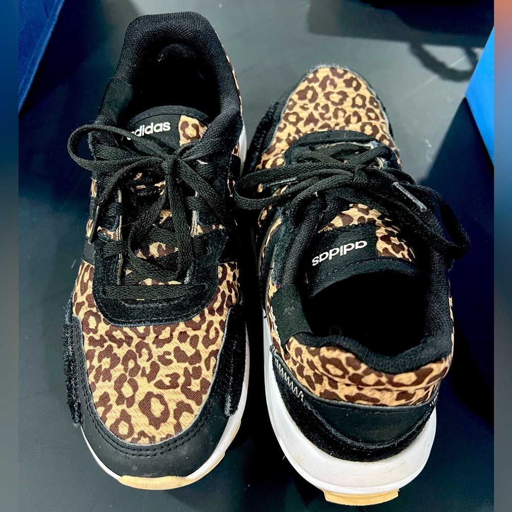 Adidas women’s size 6